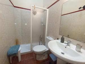 חדר רחצה ב-Apartamentos Las Cuadras de Estaños