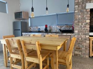 Cucina o angolo cottura di DieStrandwolf Sea View Self Catering