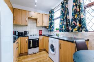 a kitchen with a washer and dryer in it at Cosy 2 Bedroom house-Short drive from Blackpool Pleasure Beach in Blackpool