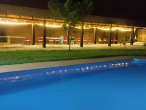a view of a swimming pool at night at Descanso los palmitos in Cuatrociénegas de Carranza