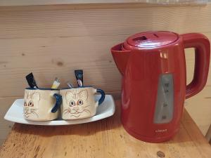 Le Chalet des 3 Ours的咖啡和沏茶工具