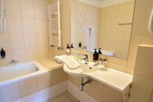 Koupelna v ubytování Hotel Grand