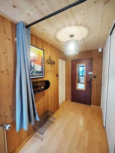 Μια τηλεόραση ή/και κέντρο ψυχαγωγίας στο Apartement vue montage magnifique 2ch 5mn piste 3