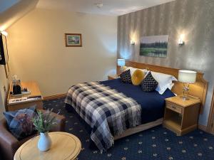 Postel nebo postele na pokoji v ubytování The Glen Hotel Newtonmore