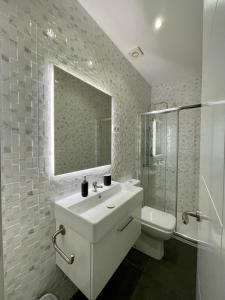 Ванная комната в Adorable apartamento en Chamberi