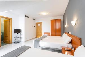 Łóżko lub łóżka w pokoju w obiekcie Hotel Alda Ciudad de Toro