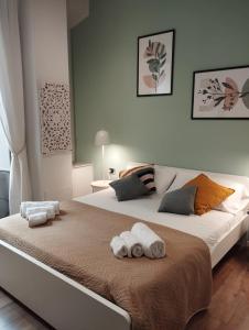 A bed or beds in a room at 111 ColaDiRienzo Rooms - by AD Roma