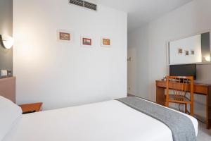 Łóżko lub łóżka w pokoju w obiekcie Hotel Alda Ciudad de Toro