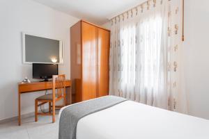Telewizja i/lub zestaw kina domowego w obiekcie Hotel Alda Ciudad de Toro