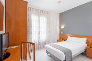 Łóżko lub łóżka w pokoju w obiekcie Hotel Alda Ciudad de Toro
