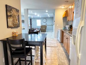 Una cocina o kitchenette en 415 Holland Springs