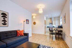 a living room with a couch and a table at Pass the Keys Cosy flat in Chelmsford in Chelmsford