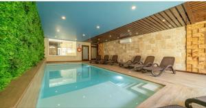 Πισίνα στο ή κοντά στο Ta Spiru House of Character with heated indoor pool