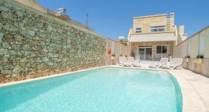 Πισίνα στο ή κοντά στο Ta Spiru House of Character with heated indoor pool