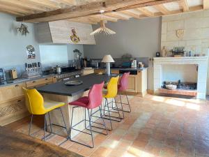 Kitchen o kitchenette sa Logis huit clos calme et romantique proche Saumur