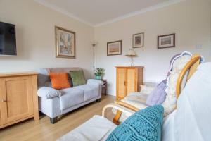 a living room with a couch and a tv at Pass the Keys Prime Paisley with Parking in Paisley