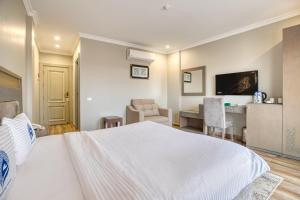 Postel nebo postele na pokoji v ubytování Mamlouk Pyramids Hotel