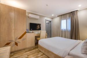 Postel nebo postele na pokoji v ubytování Mamlouk Pyramids Hotel