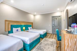 Postel nebo postele na pokoji v ubytování Mamlouk Pyramids Hotel