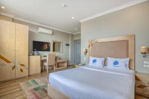 Postel nebo postele na pokoji v ubytování Mamlouk Pyramids Hotel