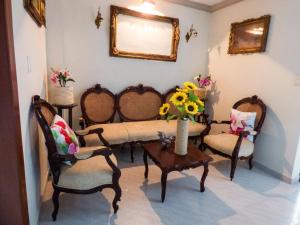 Gallery image of Hotel Boutique Flores y Gemas in Mérida