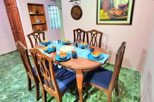 a wooden table with chairs and a blue table cloth at Apartamento Maya y Mía in Santa Ana