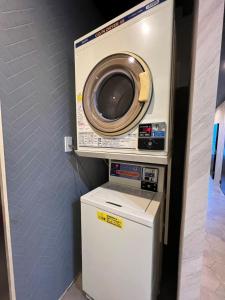 a washer and dryer in a room with a washing machine at JOOOOY building 2Kai - Vacation STAY 60626v in Amami