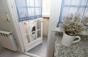 a washing machine in a bathroom next to a window at Desconectaenlasriasbaixas Marita Combarro centro in Combarro +27 photos