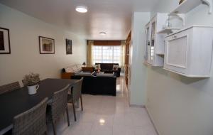 a kitchen and living room with a table and chairs at Desconectaenlasriasbaixas Marita Combarro centro in Combarro