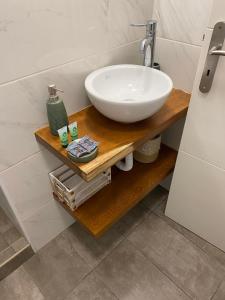 Ένα μπάνιο στο Studios Thiseas 2