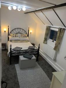 מיטה או מיטות בחדר ב-Dolgoch Mill House Annexe
