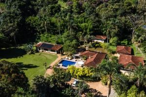 an aerial view of a house with a swimming pool at Pousada Boutique Itaipava in Itaipava
