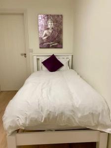 Postel nebo postele na pokoji v ubytování Modern family home