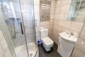 a bathroom with a shower and a toilet and a sink at Captivating 1-Bed Studio in Birmingham in Birmingham