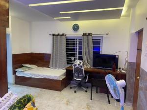 TV a/nebo společenská místnost v ubytování DEV Beach House - Near Pondicherry