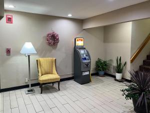 a waiting room with a slot machine and a chair at Motel 6 Litchfield, IL in Litchfield