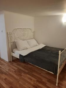 Ένα ή περισσότερα κρεβάτια σε δωμάτιο στο Grzegorzecka Room nr 2