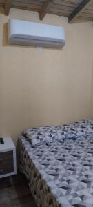 Ένα ή περισσότερα κρεβάτια σε δωμάτιο στο Morada Sol e Lua Container Guarda do Embaú com Ar condicionado
