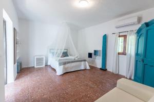 a bedroom with a bed with a hammock in it at 8 Guests Large Villa near Bossa Beaches & Airport in Sant Josep de Sa Talaia +6 photos