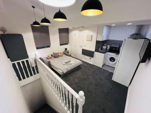 a living room with a bed and a kitchen at City Studio Escape near Emirates in London
