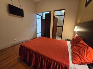 Postel nebo postele na pokoji v ubytování Pacific Suites Hotel