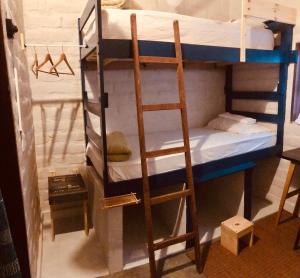a couple of bunk beds in a room at Yê Tiny Houses in Palmeiras