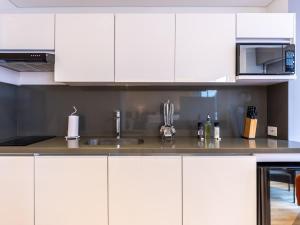 a kitchen with white cabinets and a sink at Luhho Indulgence in San Patricio in Bogotá