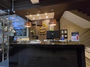 Kuchyň nebo kuchyňský kout v ubytování Pacific Suites Hotel