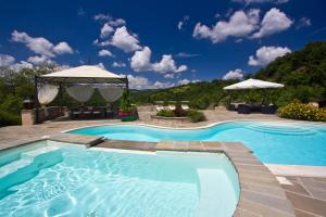 Piscina di Stunning villa with pool, Jacuzzi and wonderful view o nelle vicinanze