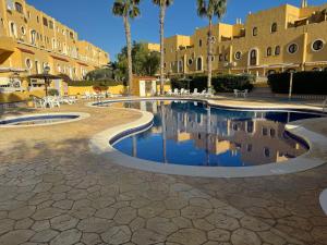 Bazén v ubytování Beautiful home 50m private beach Campello Alicante nebo v jeho okolí