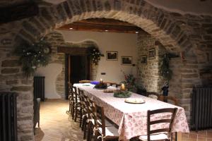 Foto dalla galleria di Stunning villa with pool, Jacuzzi and wonderful view ad Apecchio