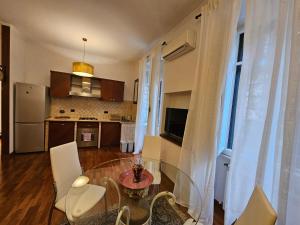 Η κουζίνα ή μικρή κουζίνα στο Cocò Home Tranquil oasis in Trastevere