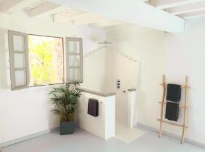 Zdjęcie z galerii obiektu LUXURY 270M² HOUSE OF CHARACTER IN OLD STONES WITH HEATED POOL, NEAR CALVI w mieście Calenzana