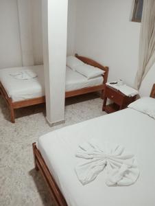Giường trong phòng chung tại Hotel damayu